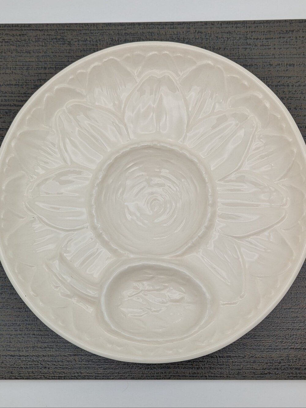 Sur La Table Artichoke Serving Plate Singles 9 3/8"